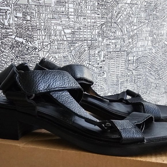 ASOS WHITE Bluebell leather sporty sandals in black - Picture 3 of 6